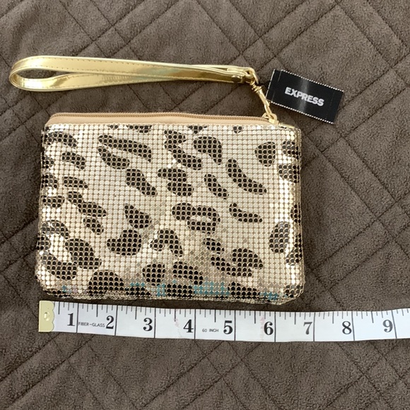 Express NWT Leopard Sparkly Wristlet - Picture 2 of 5